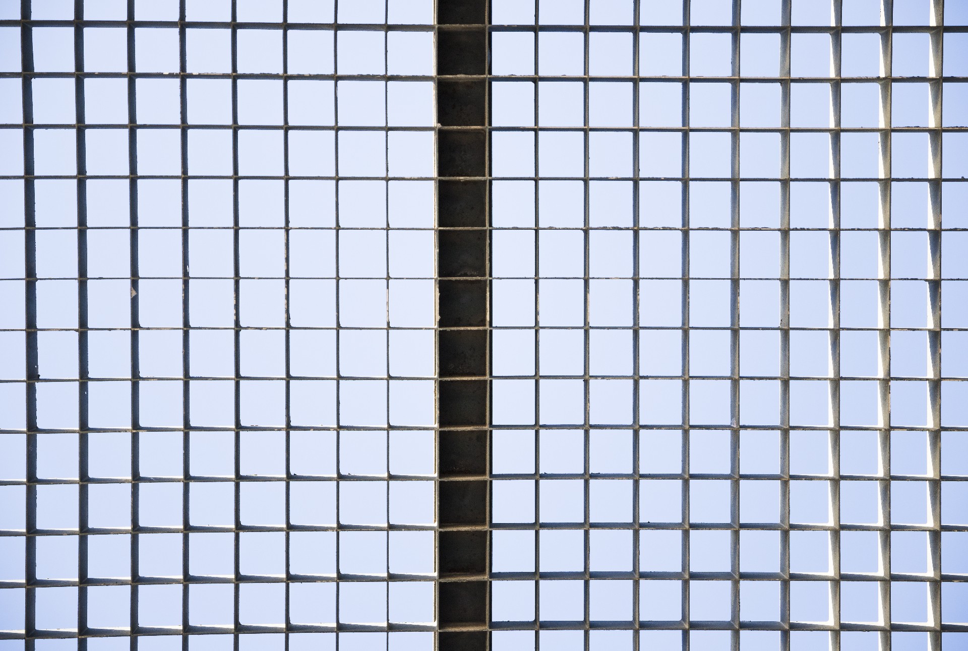 河北煤一、二期堆場(chǎng)防風(fēng)網(wǎng)防腐維護(hù)與現(xiàn)場(chǎng)補(bǔ)漆項(xiàng)目